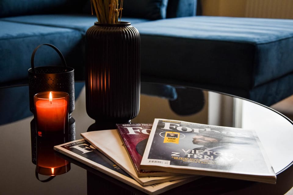 Living room, Photo of the whole room, Decorative detail