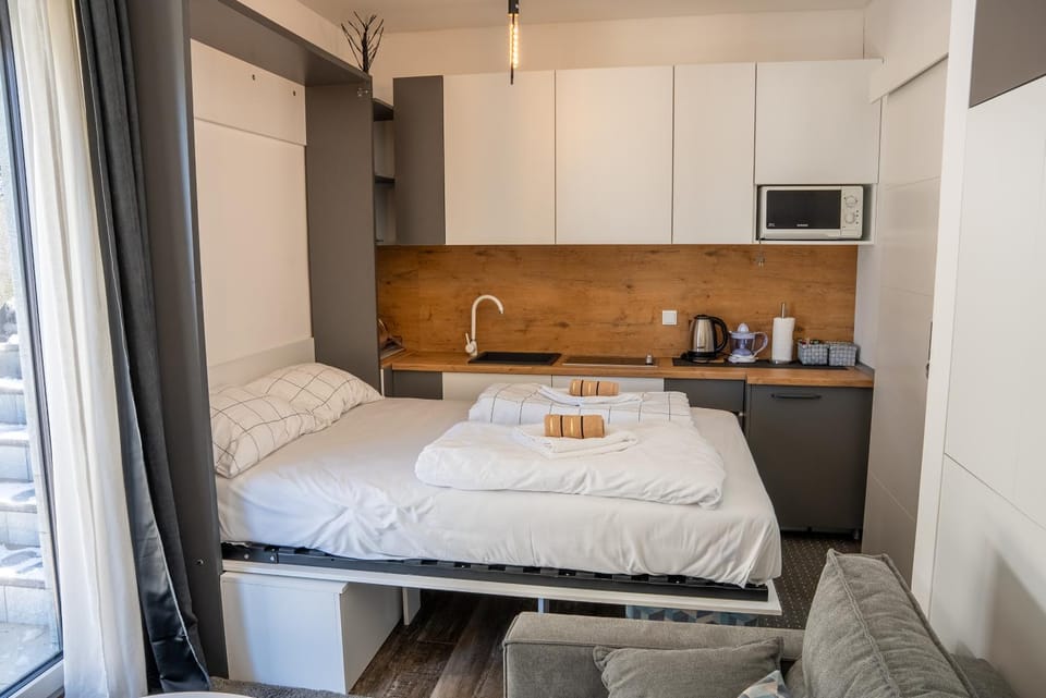 Kitchen or kitchenette, Bedroom