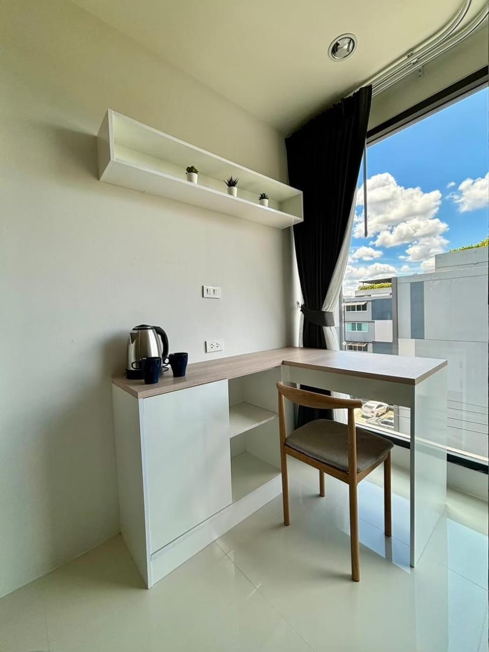 5 mins to Ari - Sutthisan Apartment in Bangkok