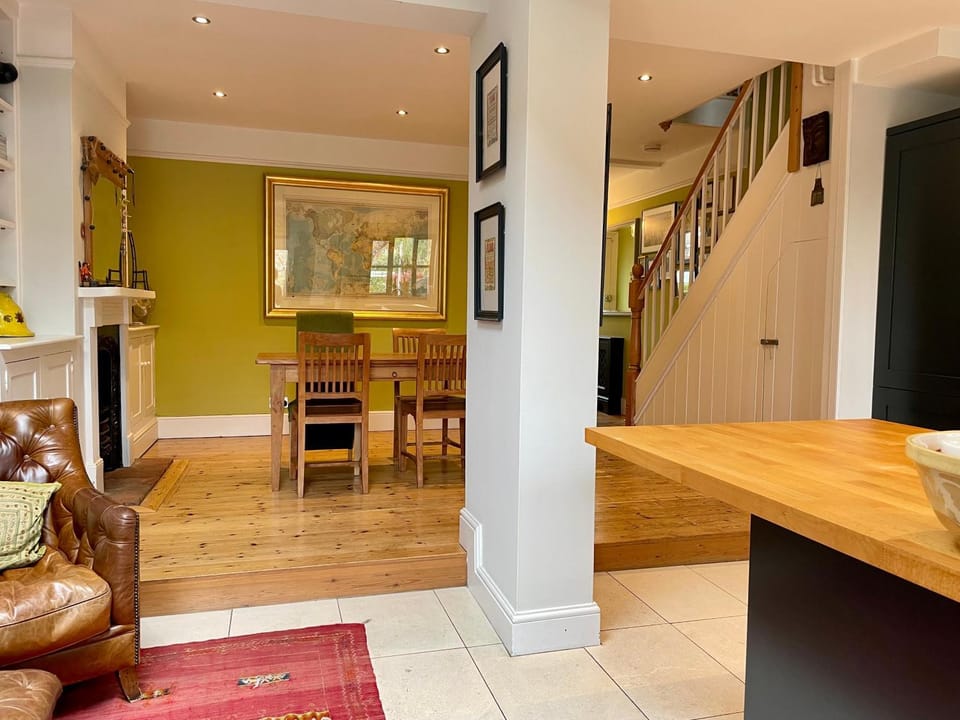 Kitchen or kitchenette, Dining area, oven, pet friendly, stove, washing machine