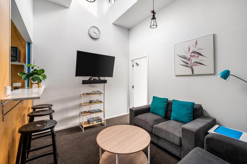 TV and multimedia, Living room, Seating area, Evening entertainment