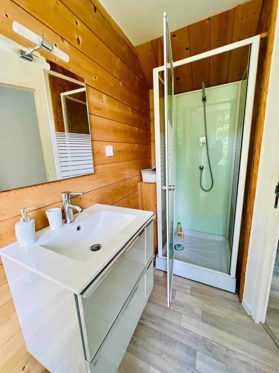 Shower, Bathroom, towels