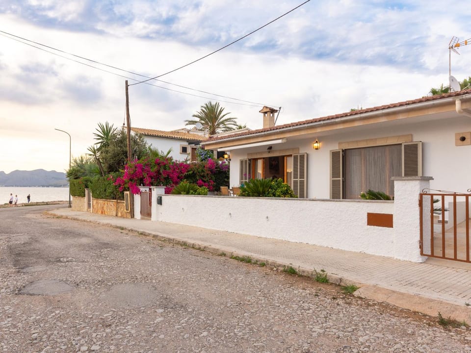 Property building, Facade/entrance, Off site