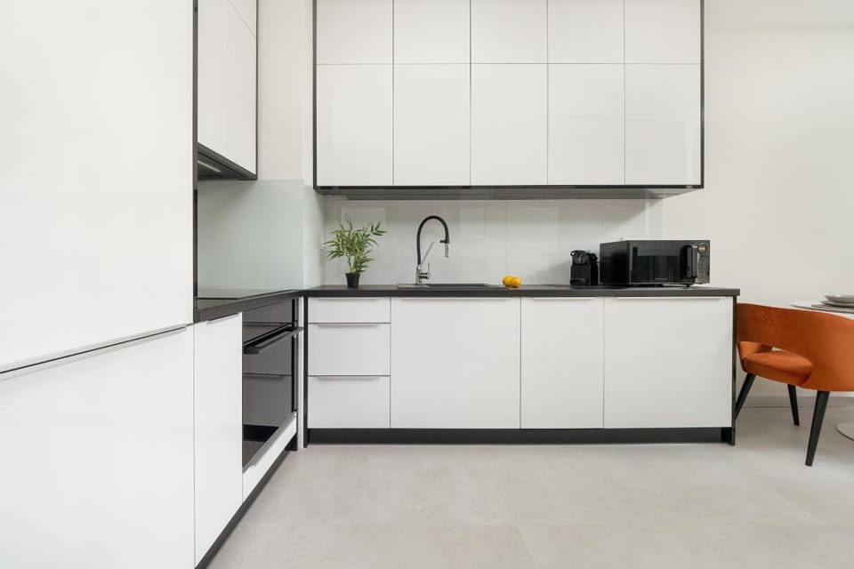Coffee/tea facilities, Kitchen or kitchenette, stove