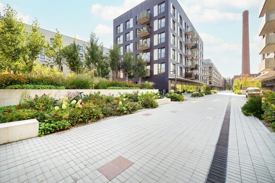 Property building, Off site, Day, Neighbourhood