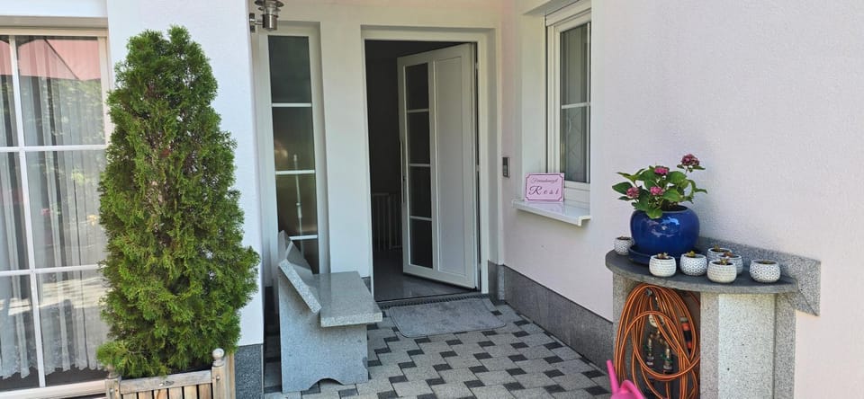 Resi's Zimmer mit Bad und Terrasse Vacation rental in Bavaria
