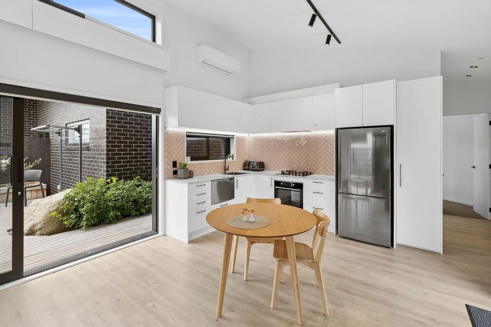 Kitchen or kitchenette, Dining area, dishwasher, oven, stove
