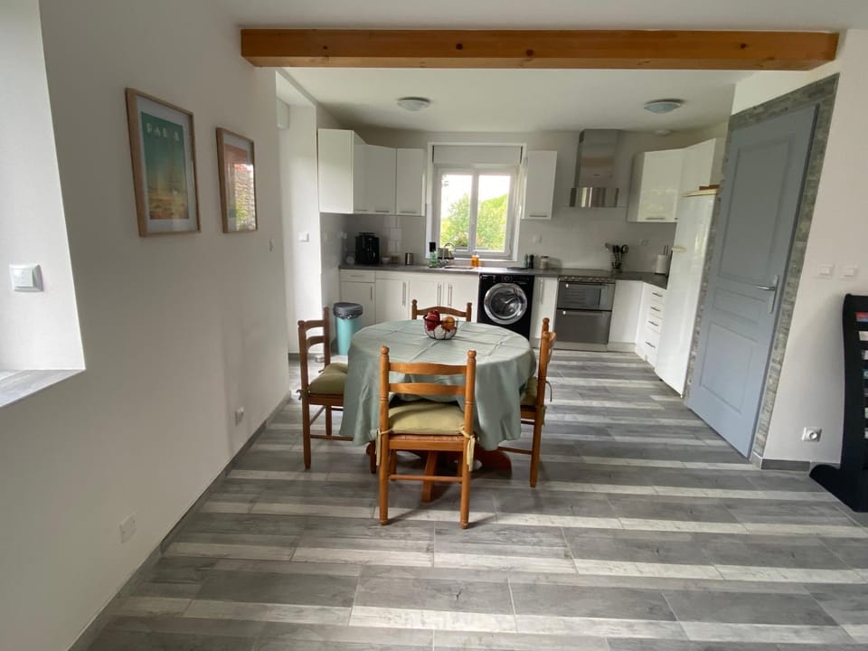 Kitchen or kitchenette, Dining area, oven, stove