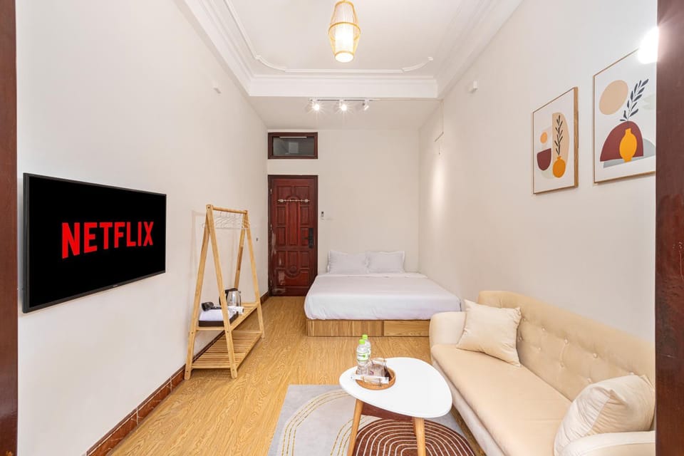 Bed, TV and multimedia, Living room, Bedroom