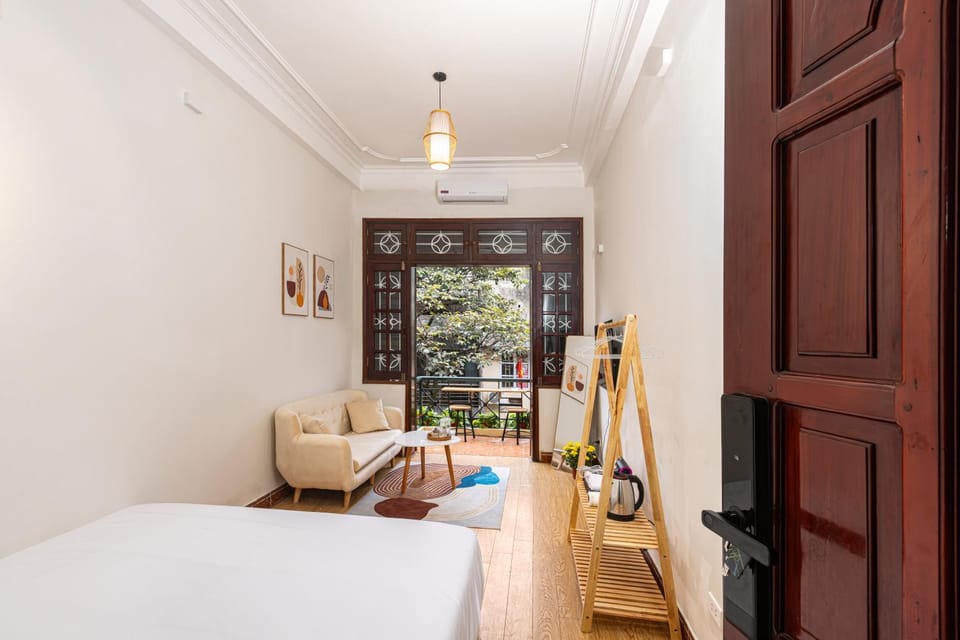 Balcony/Terrace, Balcony/Terrace, Living room, Bedroom, Street view, Street view, Quiet street view