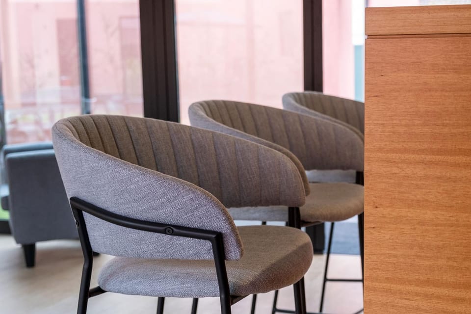 Restaurant/places to eat, Lounge or bar