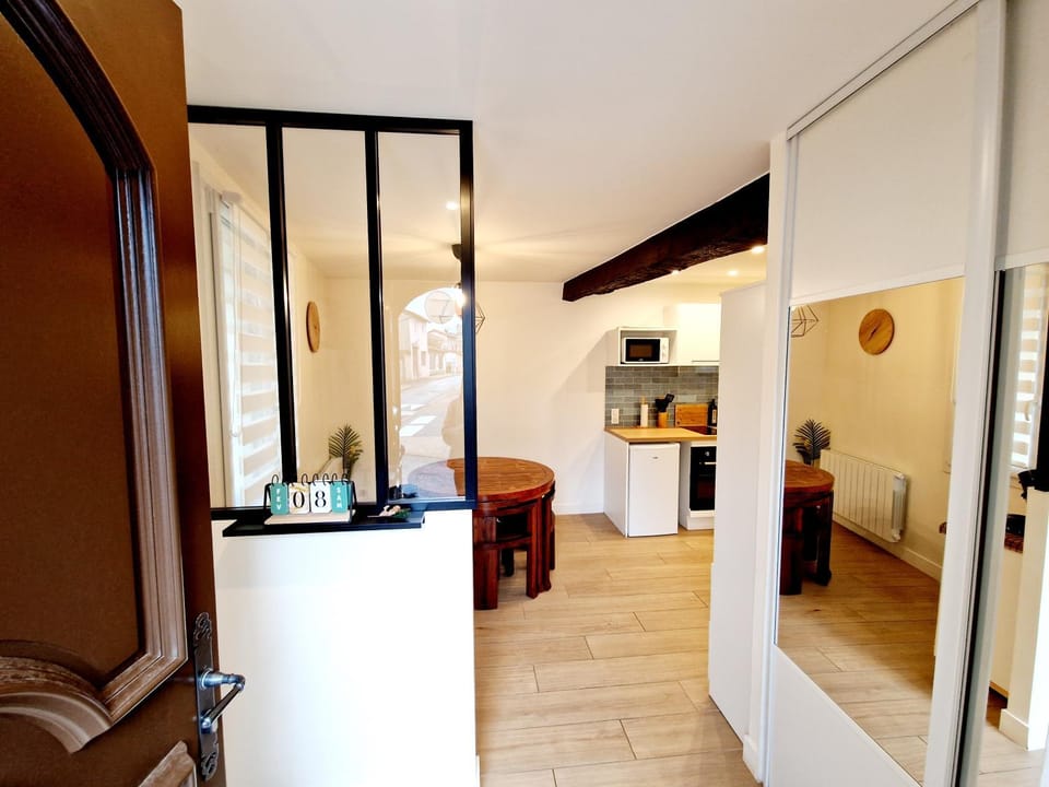 Facade/entrance, Meals, kitchen