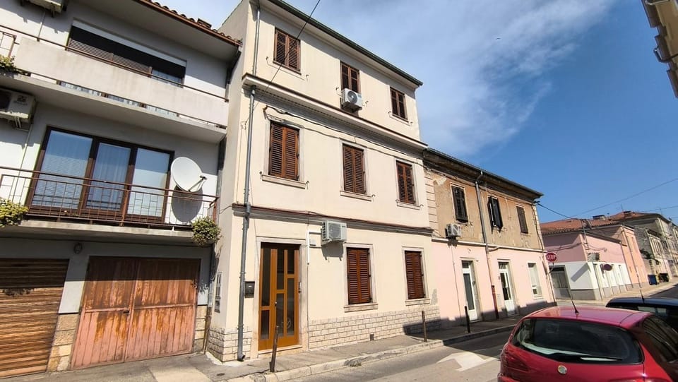 Property building, Street view