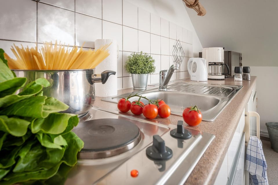 Kitchen or kitchenette, Food and drinks, Food, stove