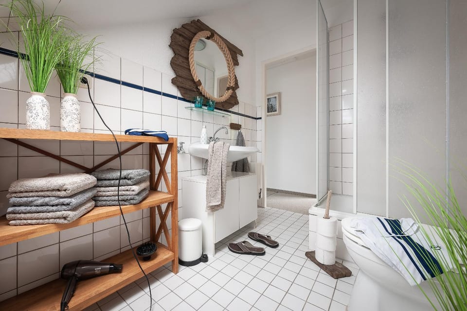 Bathroom, Photo of the whole room, towels