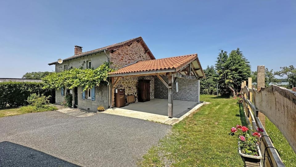 Les tâches House in Nouvelle-Aquitaine