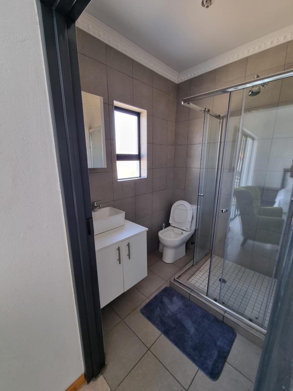 Shower, Toilet, Bathroom, bidet, towels