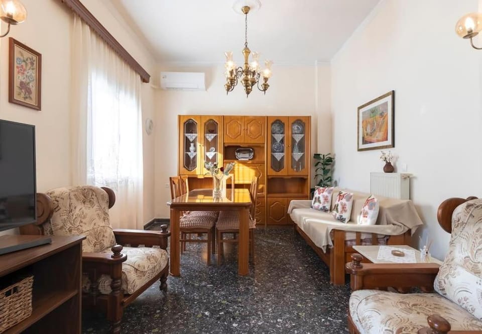 Living room, Seating area, Dining area