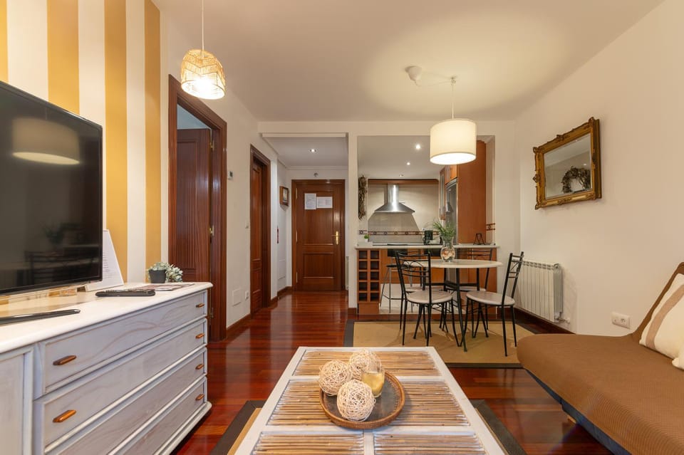 TV and multimedia, Kitchen or kitchenette, Living room, Dining area