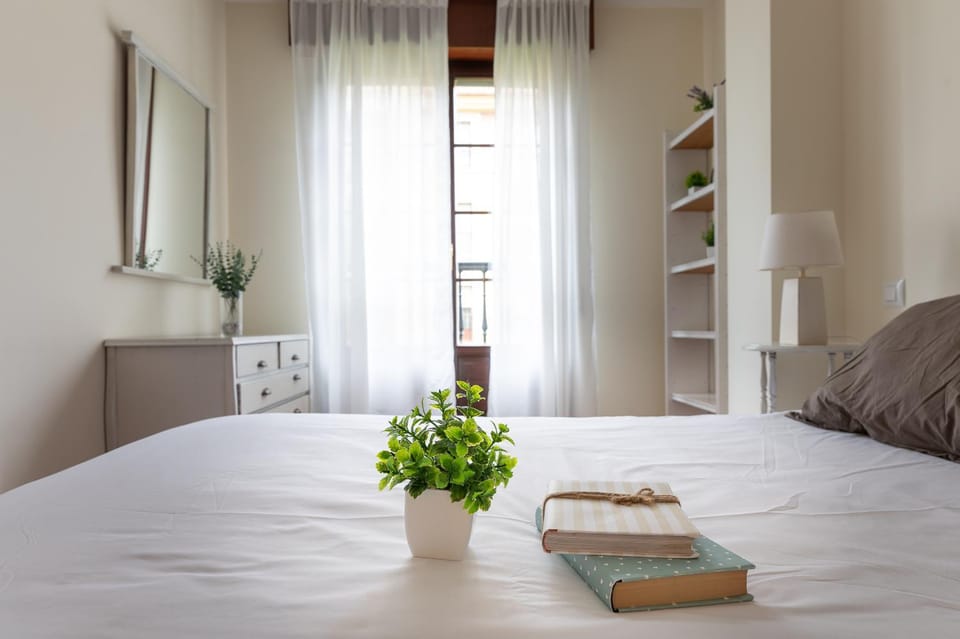 Photo of the whole room, Bedroom