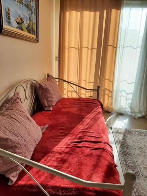 Bed, Living room