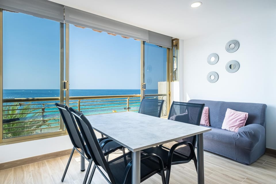 Day, Natural landscape, View (from property/room), Balcony/Terrace, Living room, Dining area, Sea view