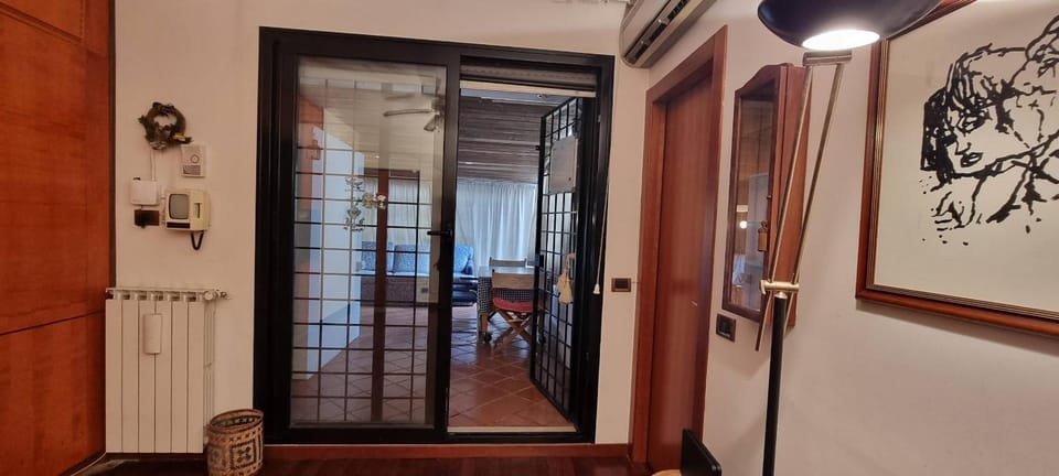 Communal lounge/ TV room, Balcony/Terrace, Living room, heating, air conditioner
