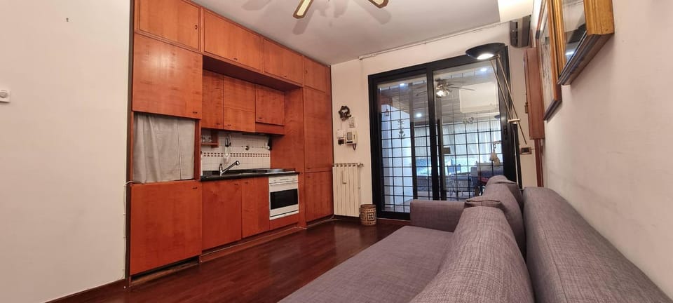 Communal lounge/ TV room, Kitchen or kitchenette, Living room, Seating area, Dining area, heating, internet, oven, stove, air conditioner