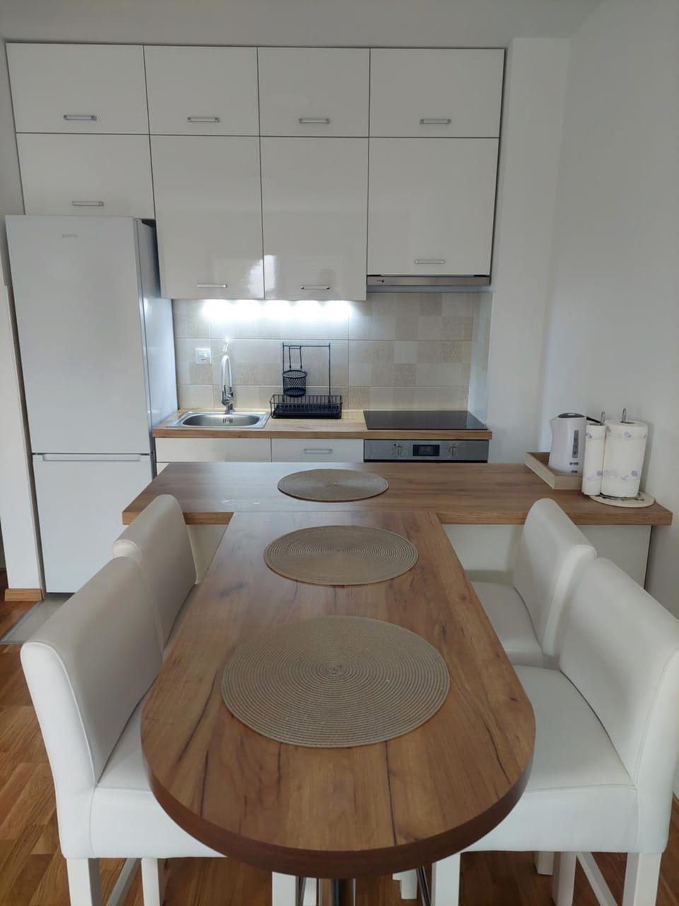 Kitchen or kitchenette, Seating area