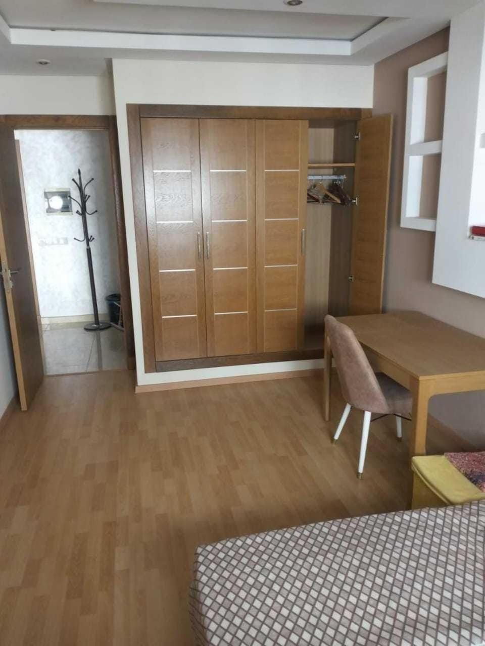 Photo of the whole room, Bedroom, wardrobe