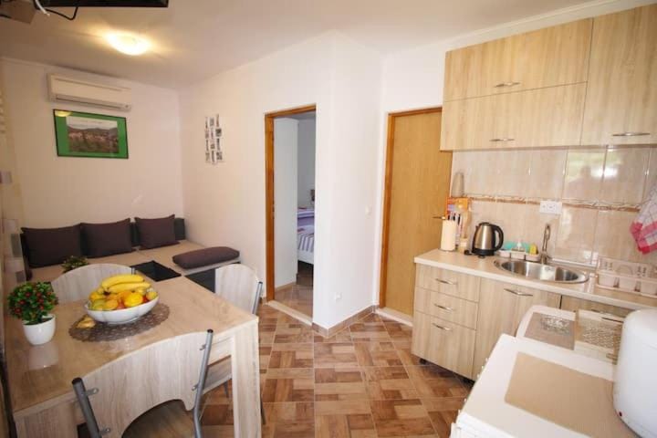 Baldo's Happy Garden- BRAND NEW Apartment in Korita, Mljet
