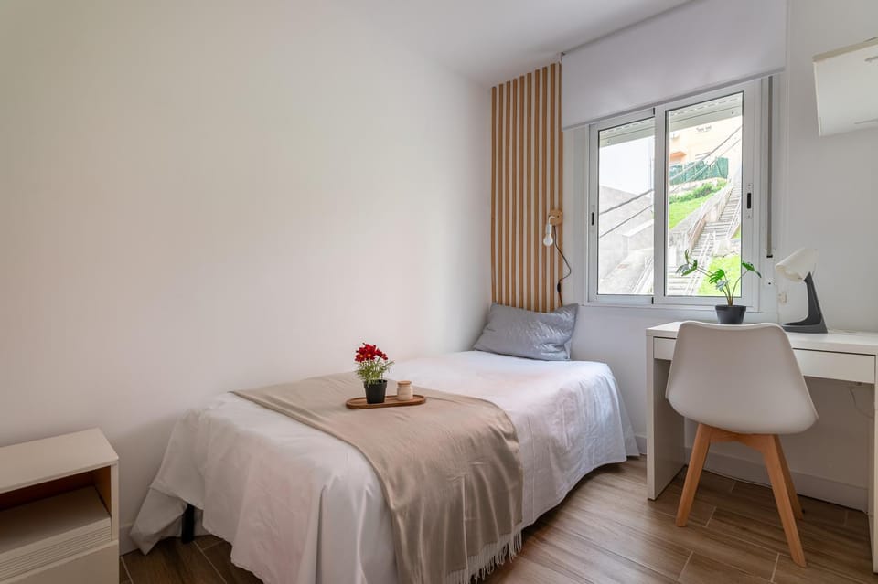 Bed, Photo of the whole room, Bedroom