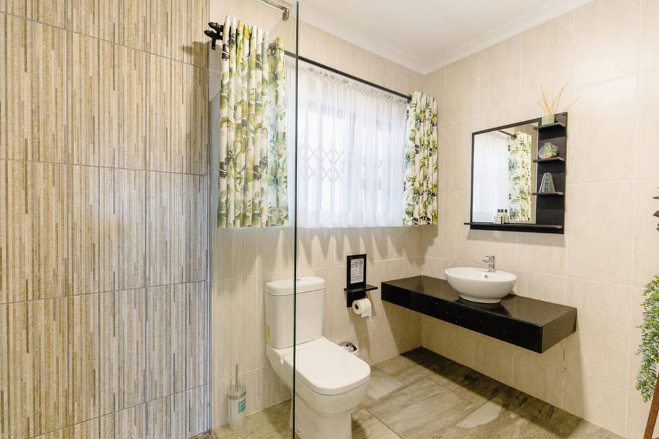 Shower, Toilet