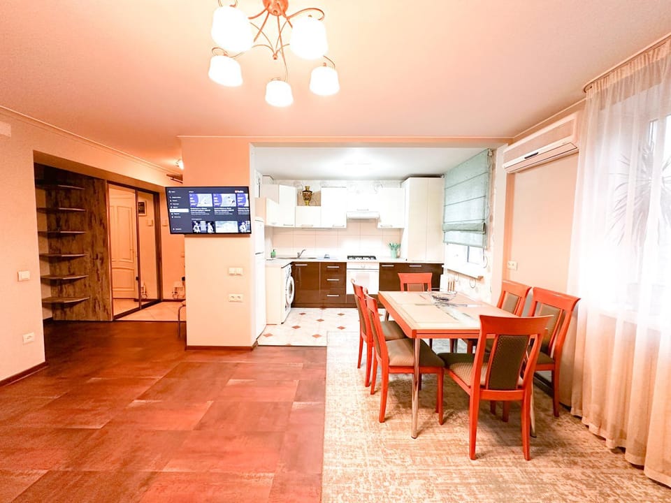 TV and multimedia, Kitchen or kitchenette, Living room, Dining area