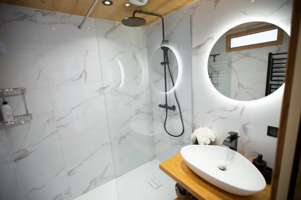 Shower, Bathroom, towels
