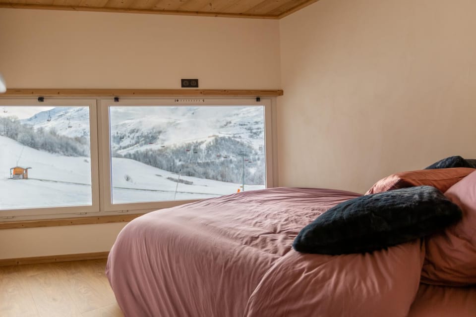 Bed, Natural landscape, Winter, Bedroom, Mountain view