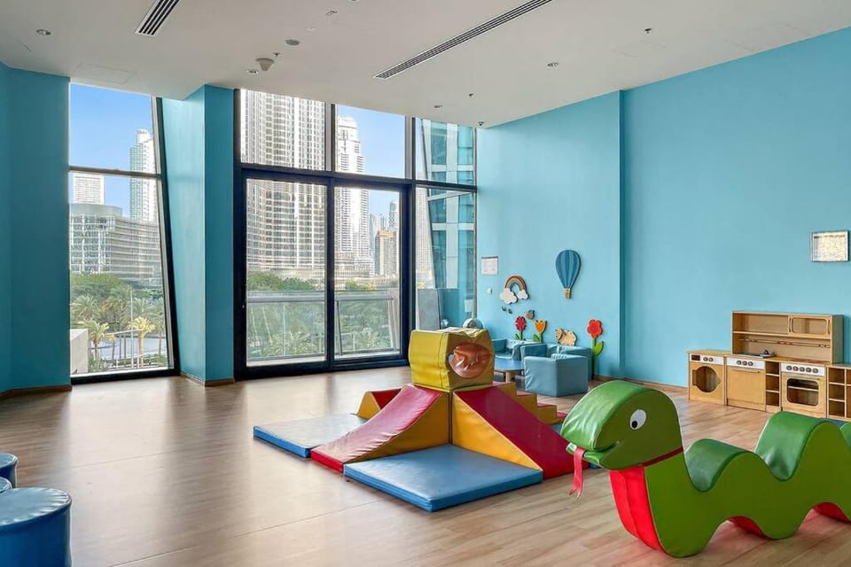 Skyline Views 2BR Near Burj Khalifa & Dubai Mall with Pool Access Apartment in Dubai