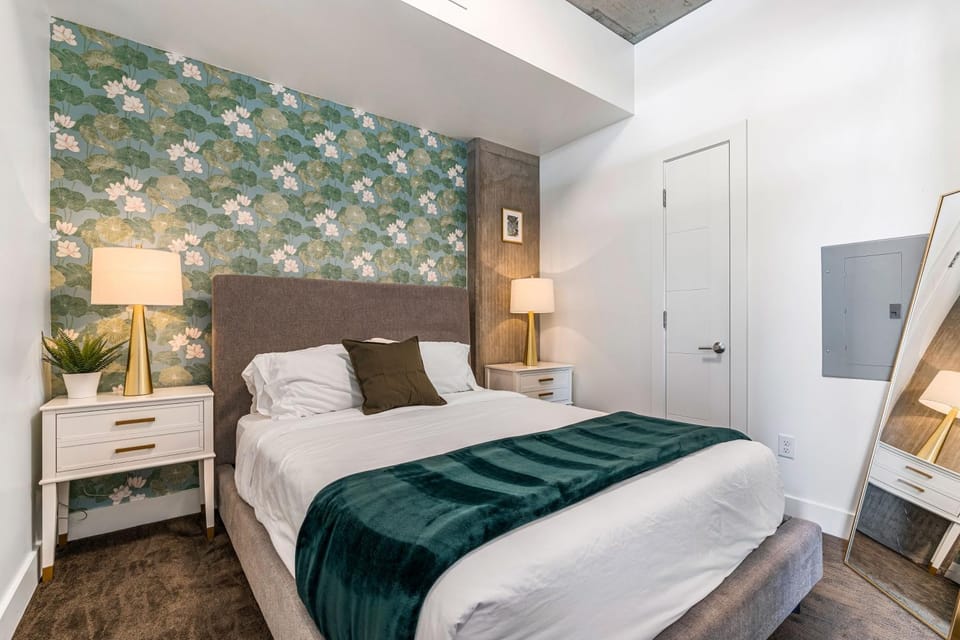 Downtown beauty-PoolHotTubGym-near SaltPalace-View Apartment in Salt Lake City