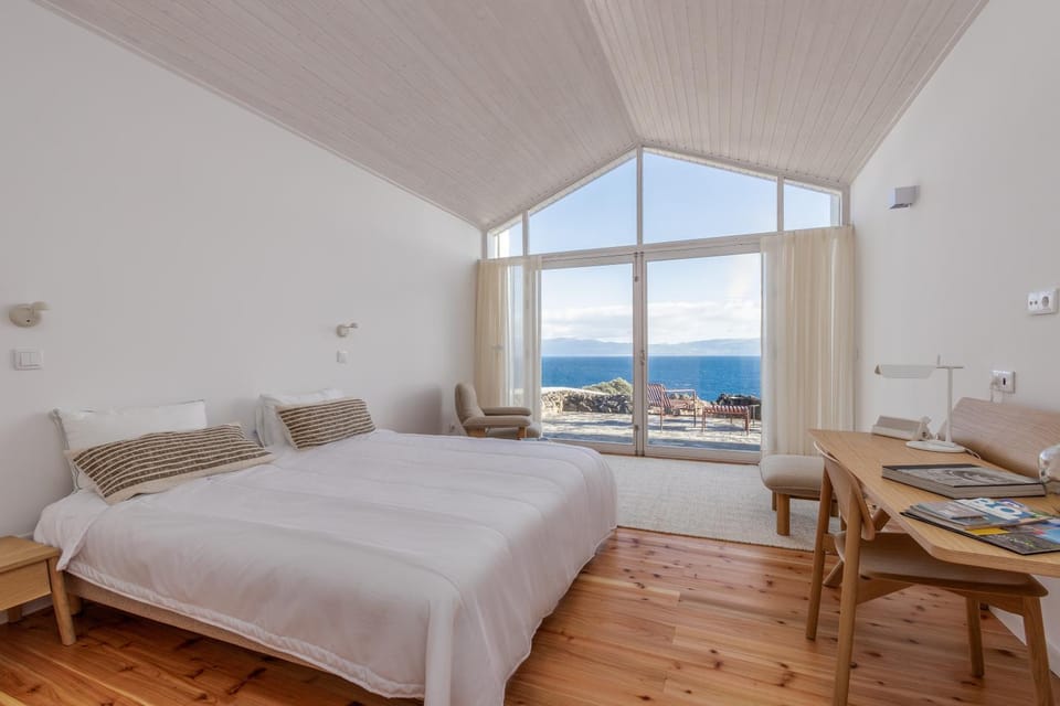 Bed, Bedroom, Sea view