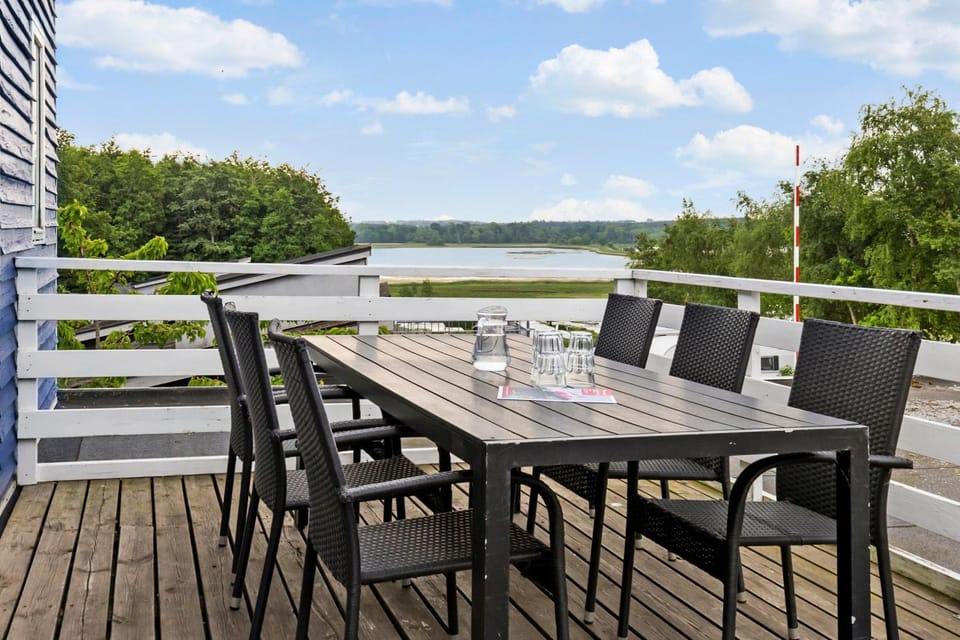 Patio, View (from property/room), Balcony/Terrace, Dining area, Lake view