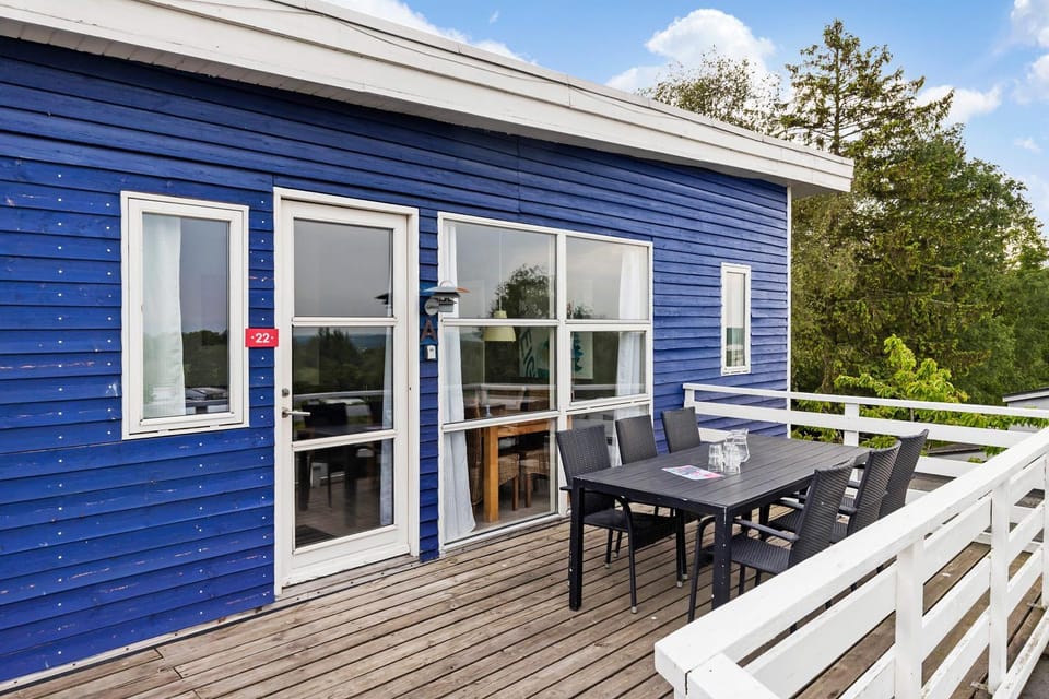 Property building, Patio, Balcony/Terrace