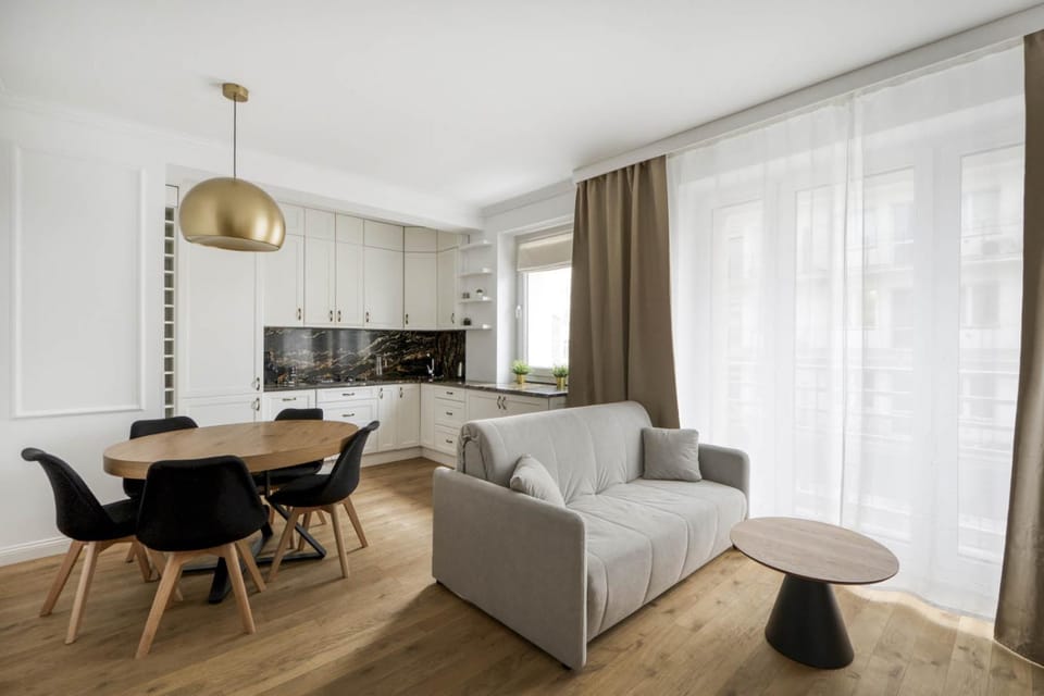 Kitchen or kitchenette, Living room, Seating area, Dining area