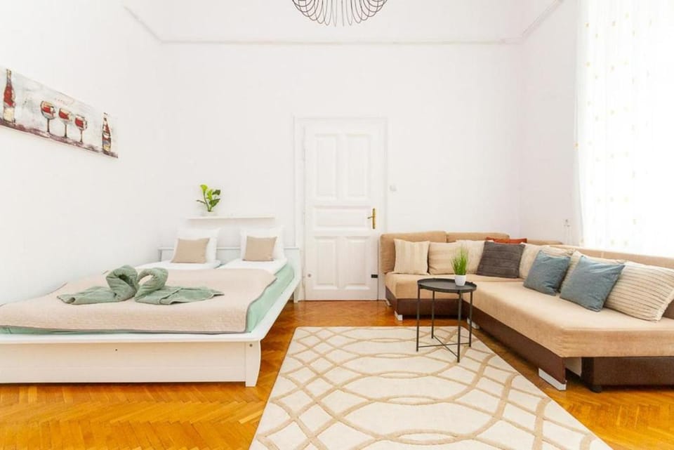 Photo of the whole room, Seating area