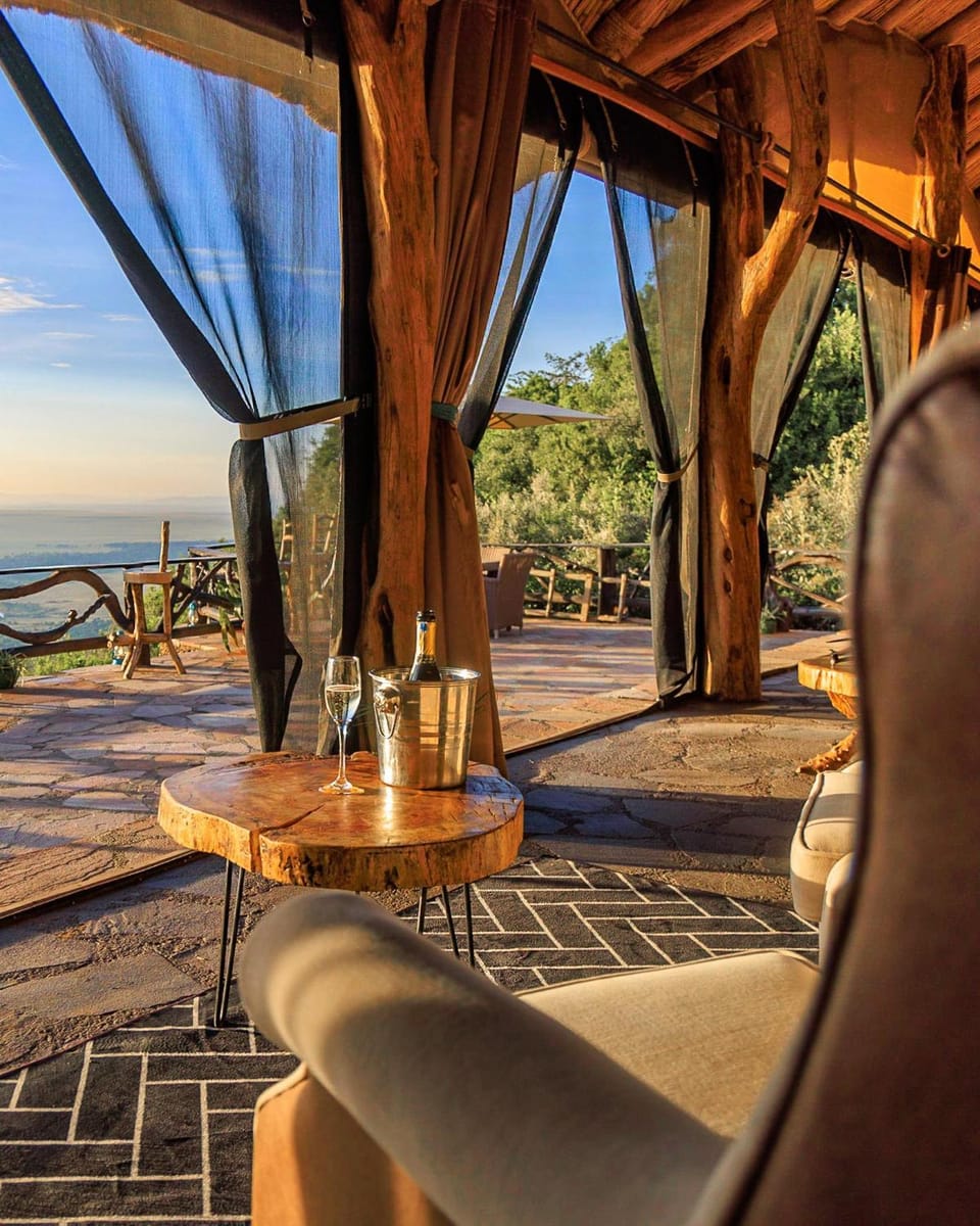 Day, Natural landscape, View (from property/room), Balcony/Terrace, Living room, Seating area, Dining area