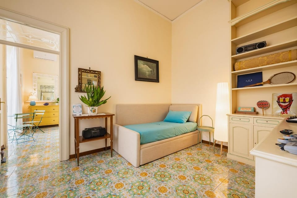 Bed, Living room, Photo of the whole room