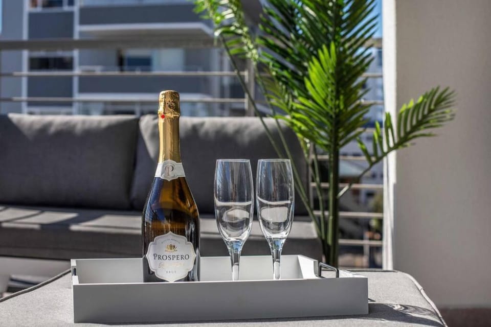 Sea Views 3 bed - The Fairmont - Sea Point BantryBay Apartment in Sea Point