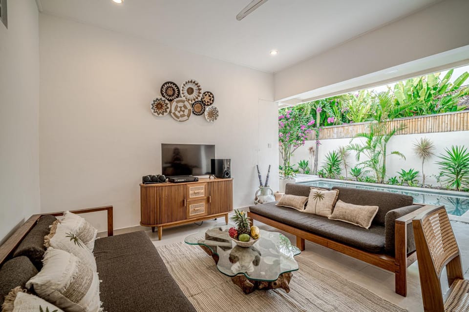 Garden, TV and multimedia, Seating area, Garden view