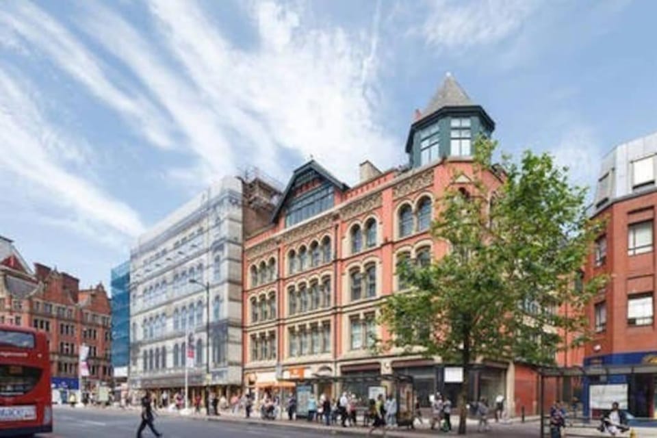 2 Bed Piccadilly Flat City Centre House in Manchester
