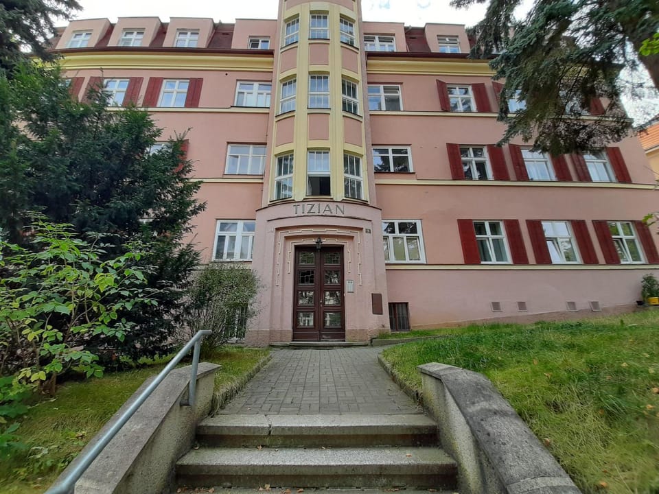 Property building, Facade/entrance