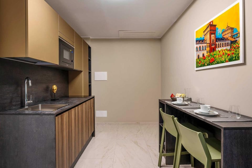 Kitchen or kitchenette, Dining area, stove